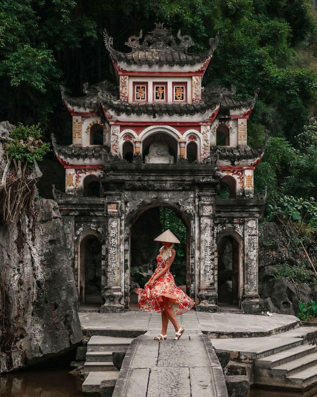 Hoa Lu - Tam Coc Grottoes - Mua Cave - Ninh Binh Tour 1 Day